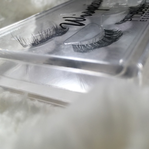 2 Pairs Of Wispie’s ProBeauty Essentials Lashes - Picture 3 of 4